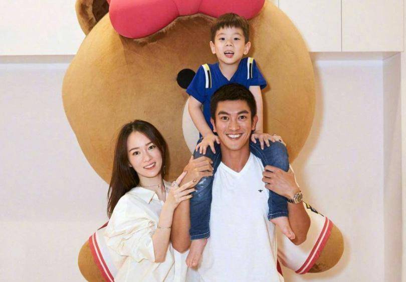 设造假杜江和霍思燕的体面还在吗?开元棋牌结婚10年从秀恩爱到人(图4) 设造假杜江和霍思燕的体面还在吗?开元棋牌结婚10年从秀恩爱到人(图4)